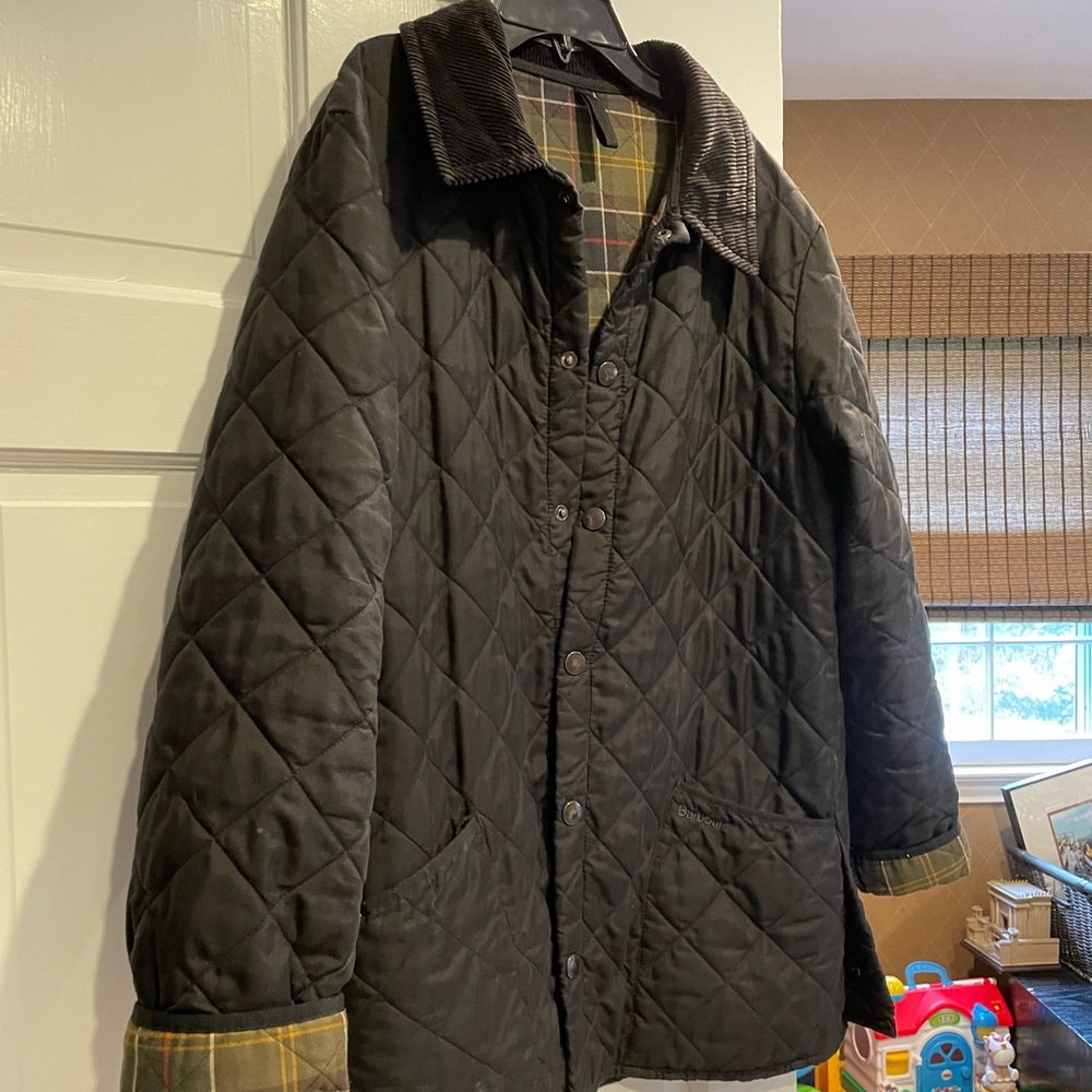 Barbour mid weight snap quilted jacket size small.